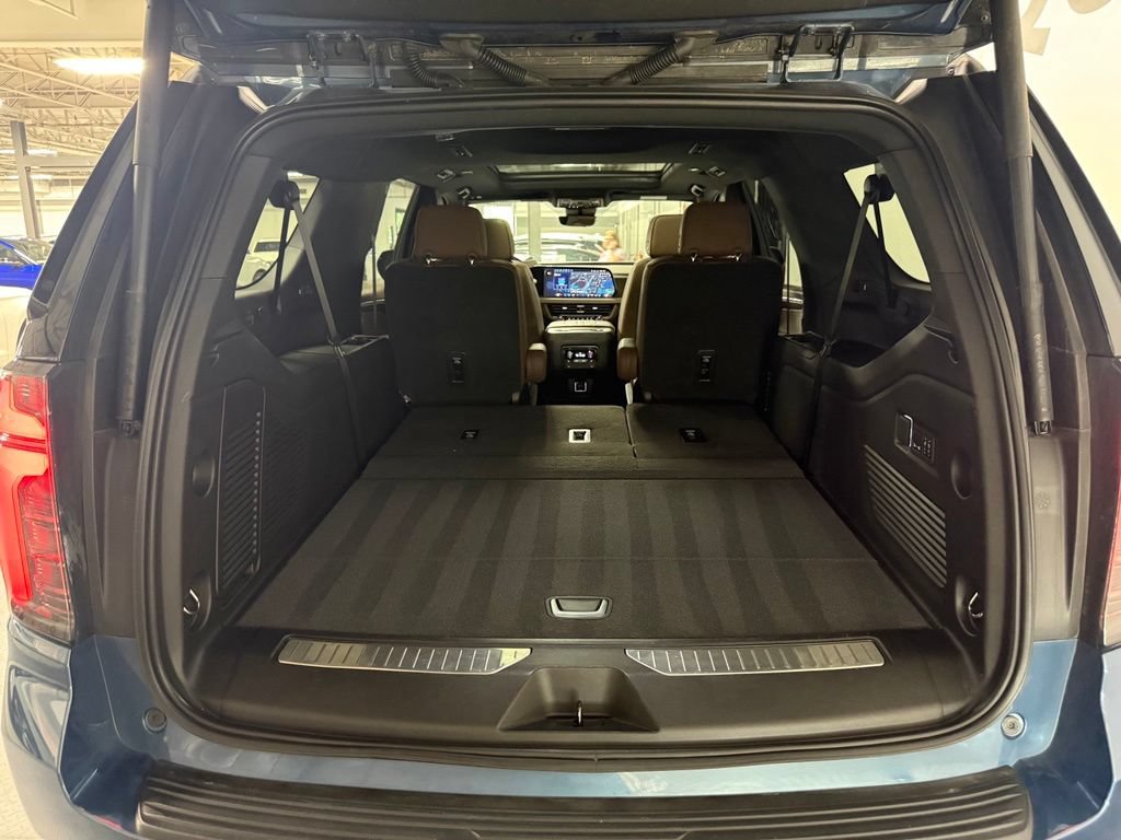 Used 2025 Chevrolet Suburban High Country AWD/4WD image 17