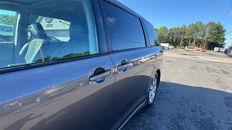 Used 2011 Toyota Sienna SE w/ Preferred Pkg FWD image 12