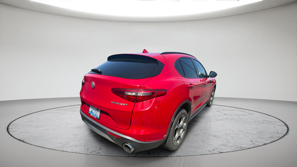 Used 2018 Alfa Romeo Stelvio Sport w/ Quick Order Package 22J Sport AWD/4WD image 2