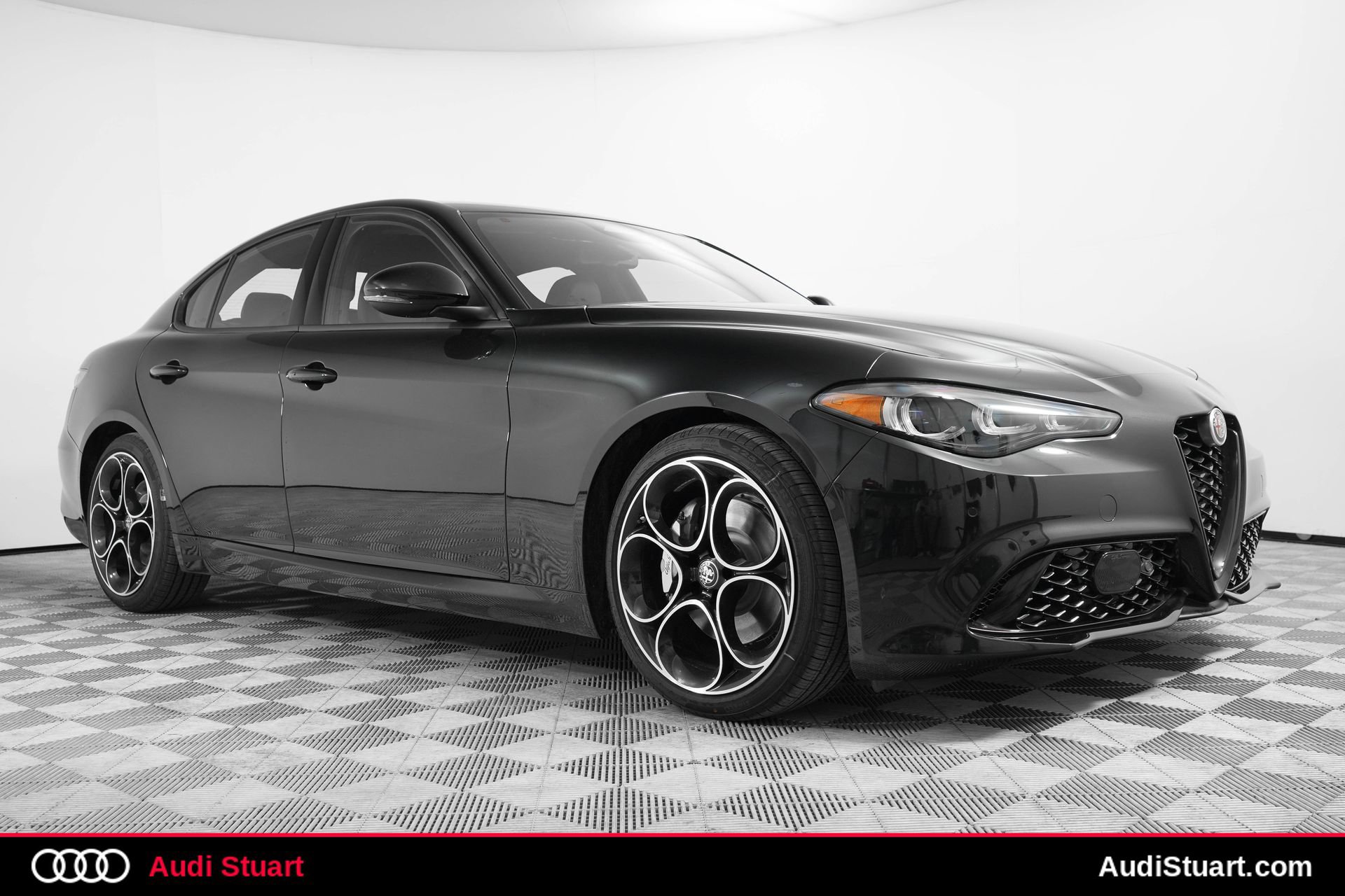 Used 2025 Alfa Romeo Giulia w/ Driving Assist Package RWD 360° Tour
