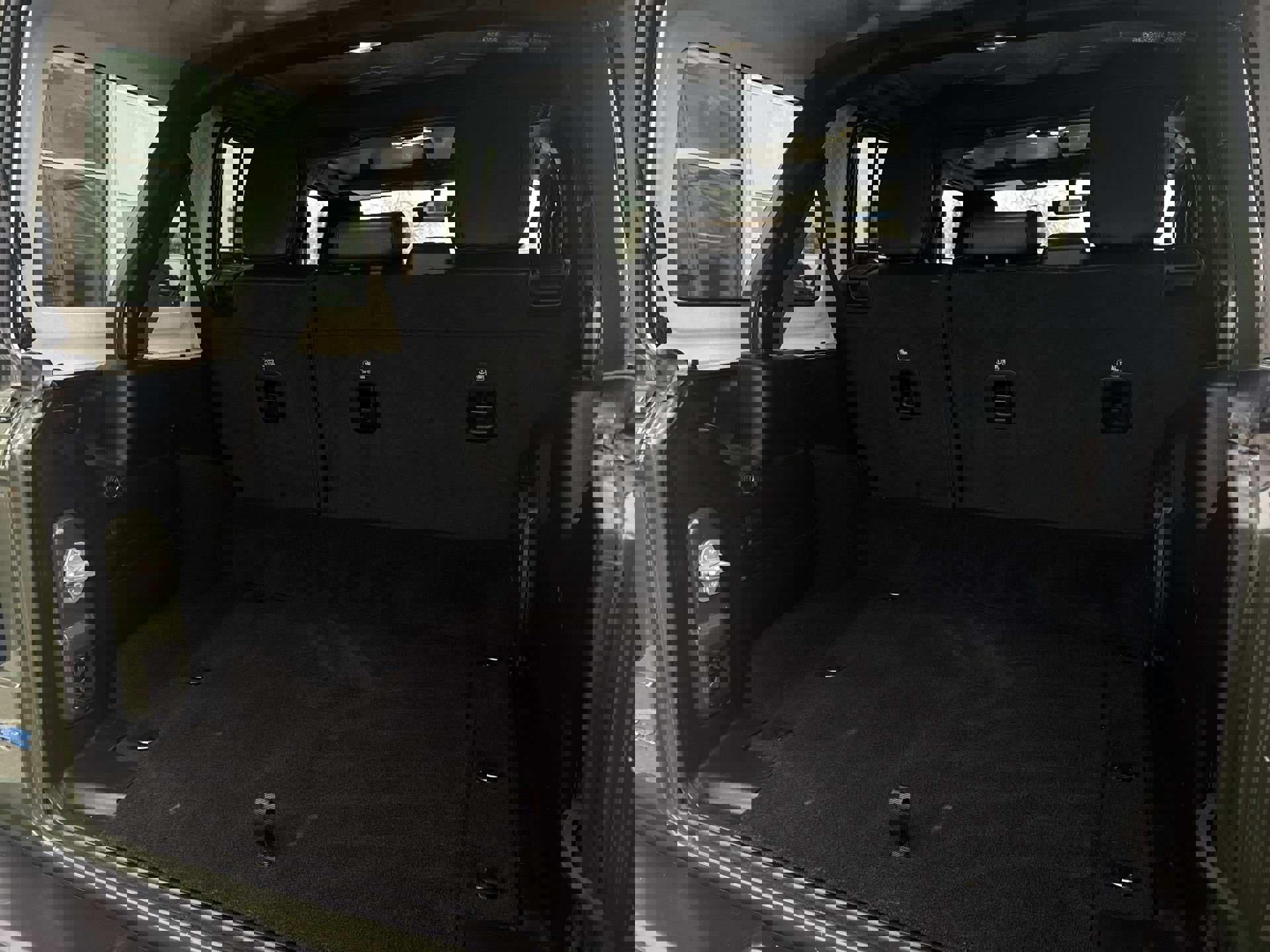 Used 2021 Jeep Wrangler Unlimited Sahara w/ Cold Weather Group image 27