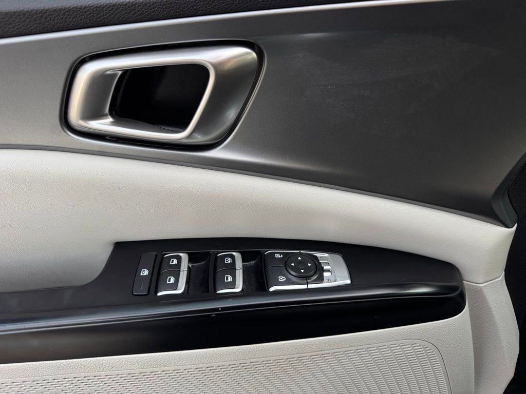 Used 2024 Kia Carnival LX image 33