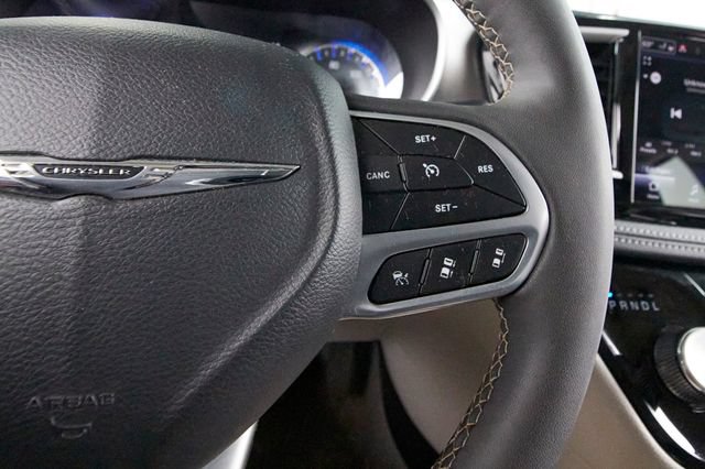 Used 2022 Chrysler Pacifica Touring-L AWD/4WD image 16