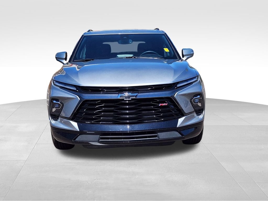Used 2025 Chevrolet Blazer RS FWD image 2