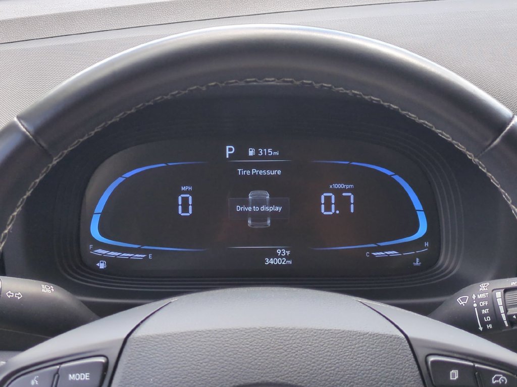 Used 2025 Hyundai Venue SEL FWD image 16