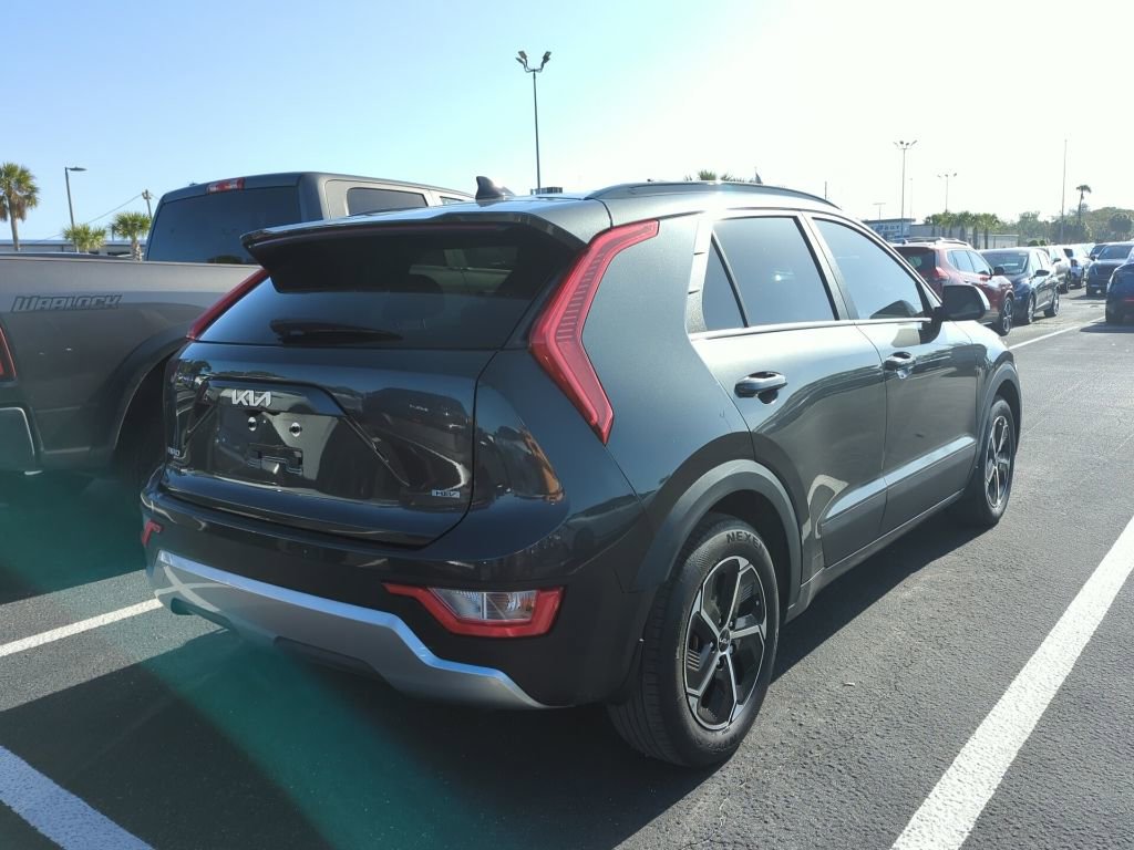 Certified 2024 Kia Niro LX image 10