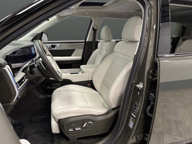 Used 2025 Hyundai Santa Fe Calligraphy image 4