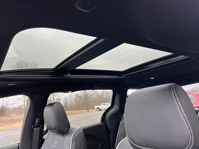 New 2026 Chrysler Pacifica Limited w/ S Appearance Package AWD/4WD image 9
