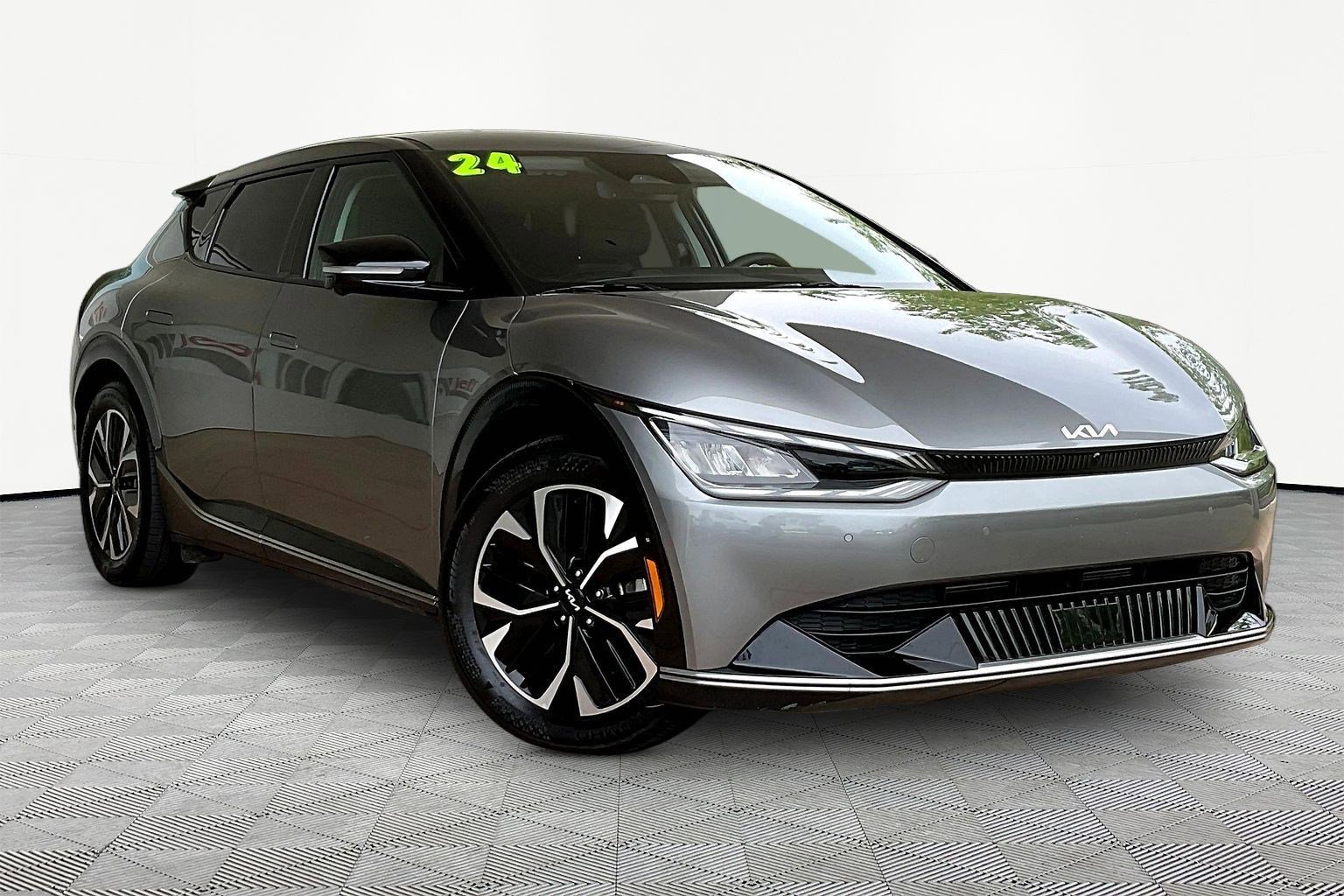 Used 2024 Kia EV6 Wind w/ Wind Technology Package AWD/4WD image 3