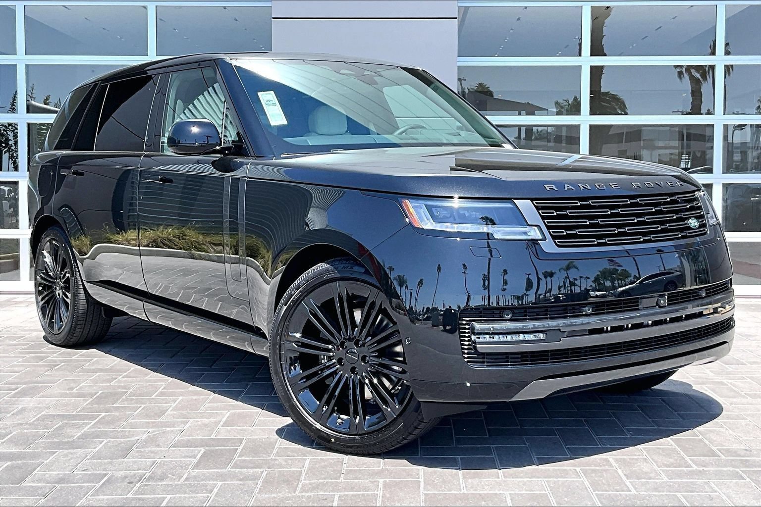 New 2026 Land Rover Range Rover Long Wheelbase SE AWD/4WD image 2