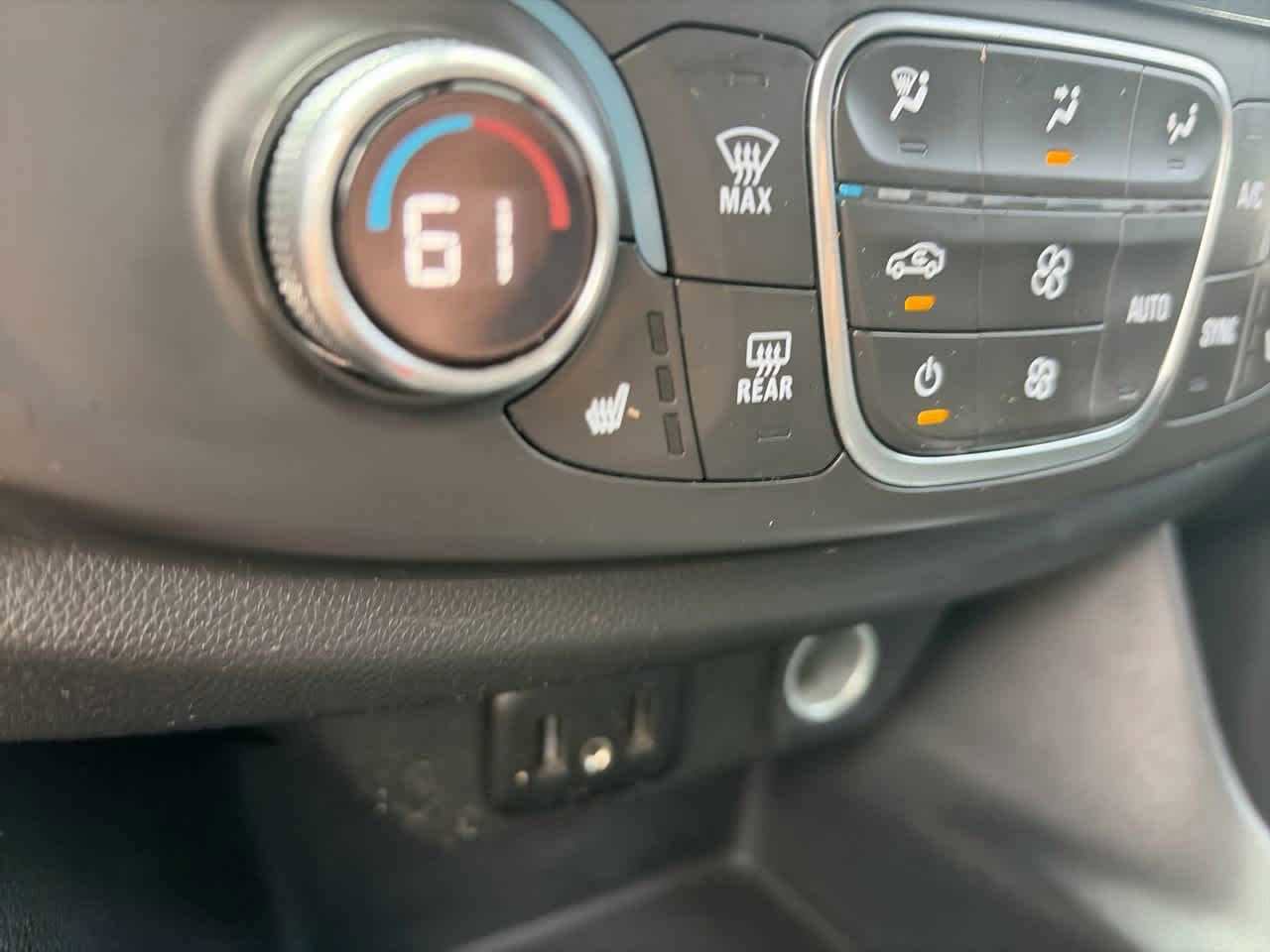 Used 2020 Chevrolet Traverse LT FWD image 23