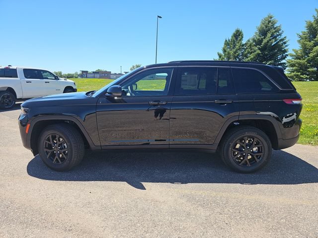 New 2026 Jeep Grand Cherokee Altitude AWD/4WD image 2