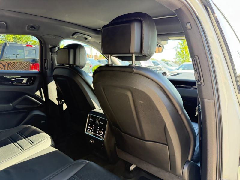 Used 2021 Porsche Cayenne Coupe AWD/4WD image 27