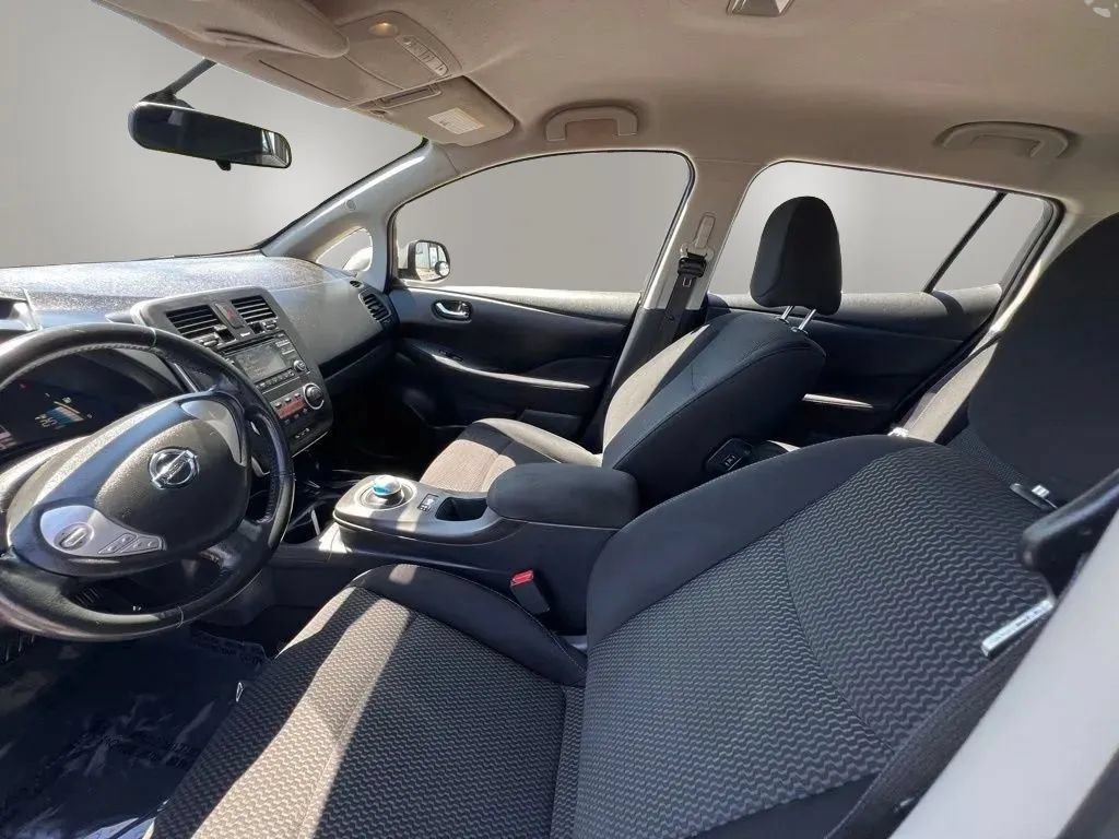 Used 2014 Nissan Leaf S FWD image 10