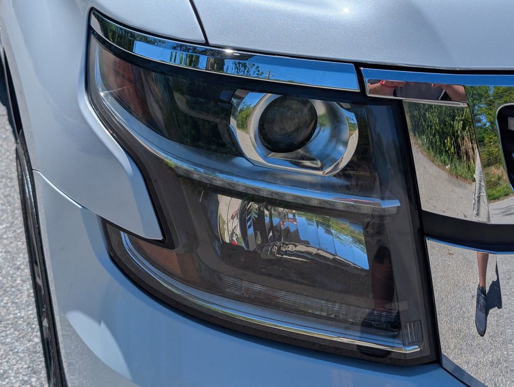 Used 2019 Chevrolet Suburban Premier w/ Premier Plus Edition image 9