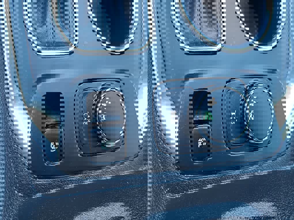 Used 2019 Chevrolet Traverse LS image 21