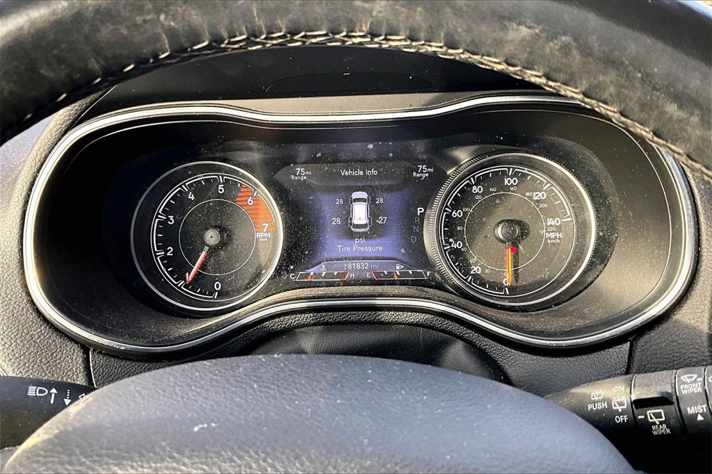 Used 2019 Jeep Cherokee Limited image 18