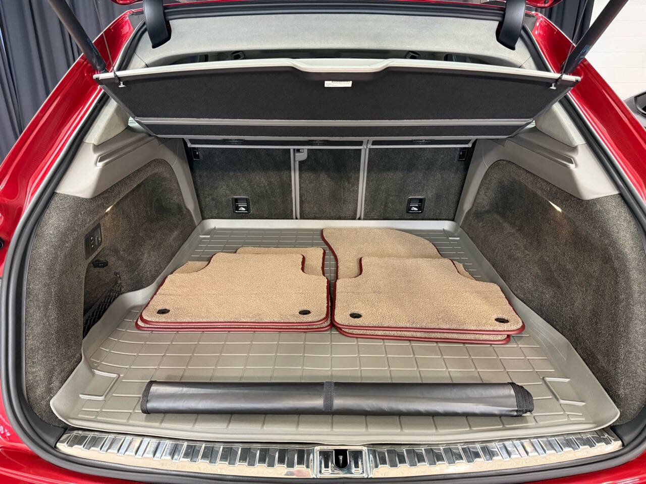 Used 2019 Bentley Bentayga image 25