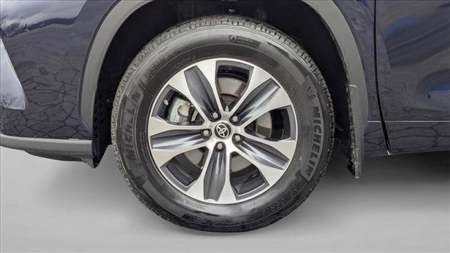 Used 2024 Toyota Highlander XLE AWD/4WD image 30