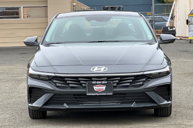 New 2026 Hyundai Elantra SE FWD image 3