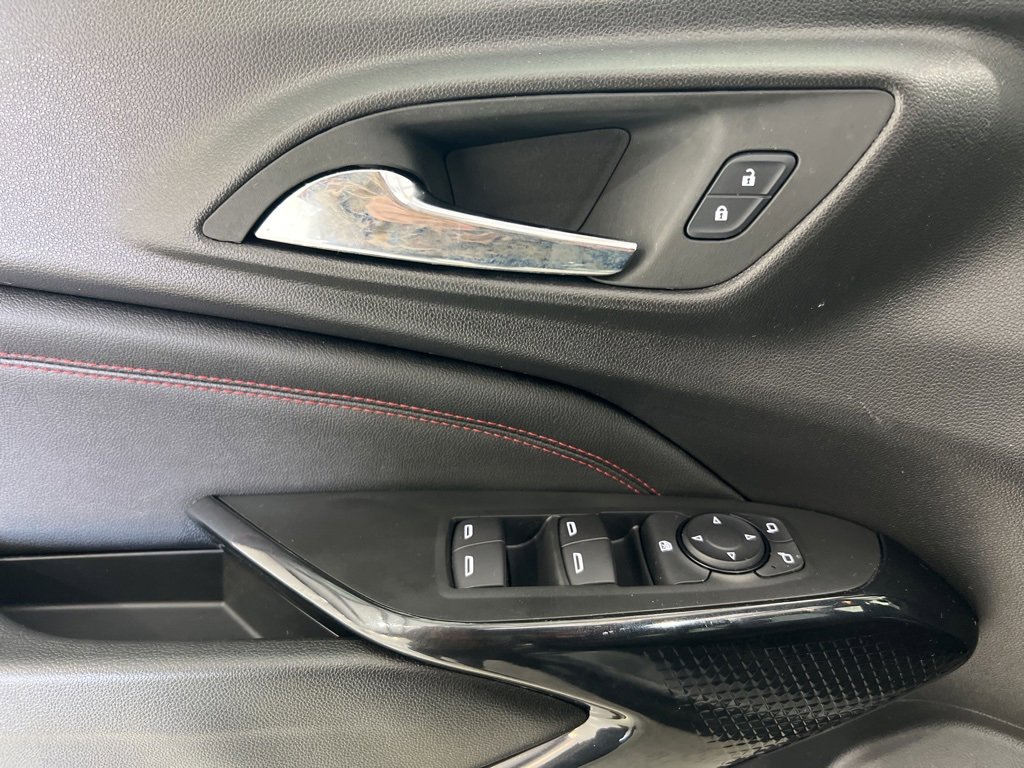 Used 2025 Chevrolet Trax RS w/ Sunroof Package image 21