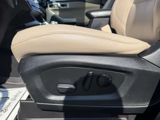 Used 2021 Ford Explorer XLT w/ Equipment Group 202A AWD/4WD image 17