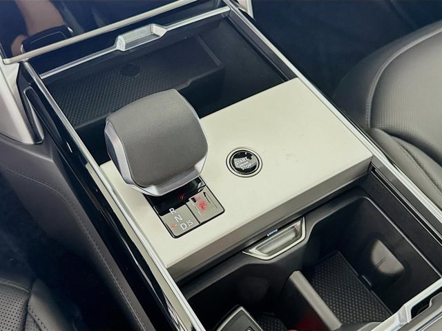 New 2026 Land Rover Range Rover Long Wheelbase SE image 19