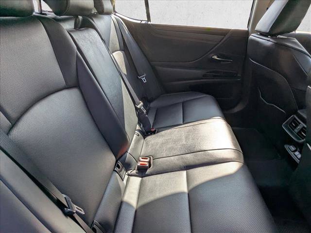 Certified 2025 Lexus ES 300h w/ Premium Package image 19