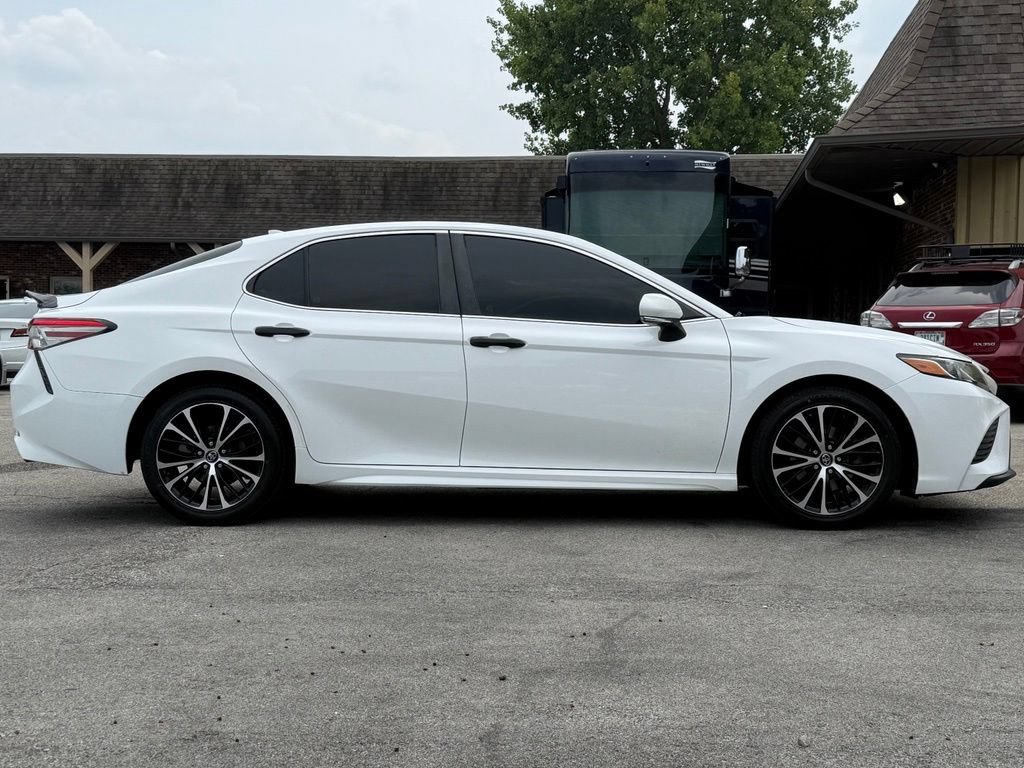 Used 2019 Toyota Camry SE w/ Convenience Package FWD image 6