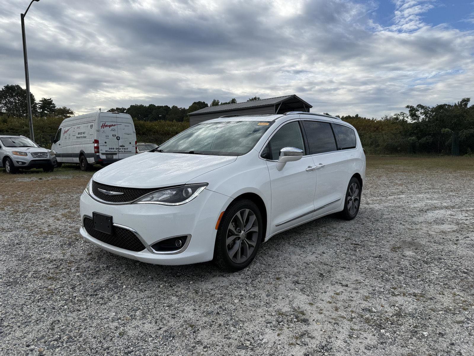 Used 2020 Chrysler Pacifica Limited w/ Tire & Wheel Group video 1