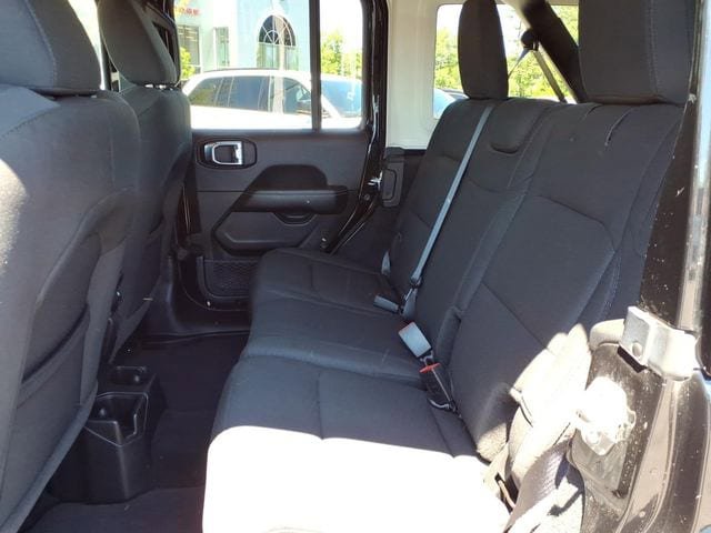 Used 2023 Jeep Wrangler Unlimited Sahara AWD/4WD image 11
