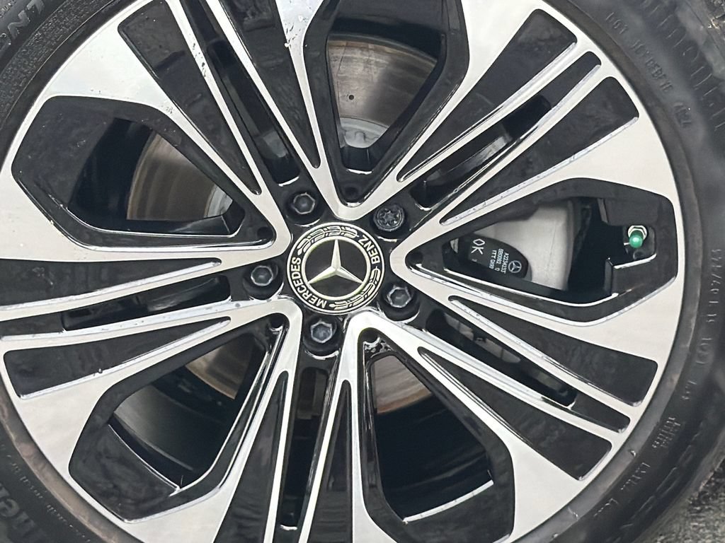 Used 2025 Mercedes-Benz E 350 4MATIC Sedan image 6