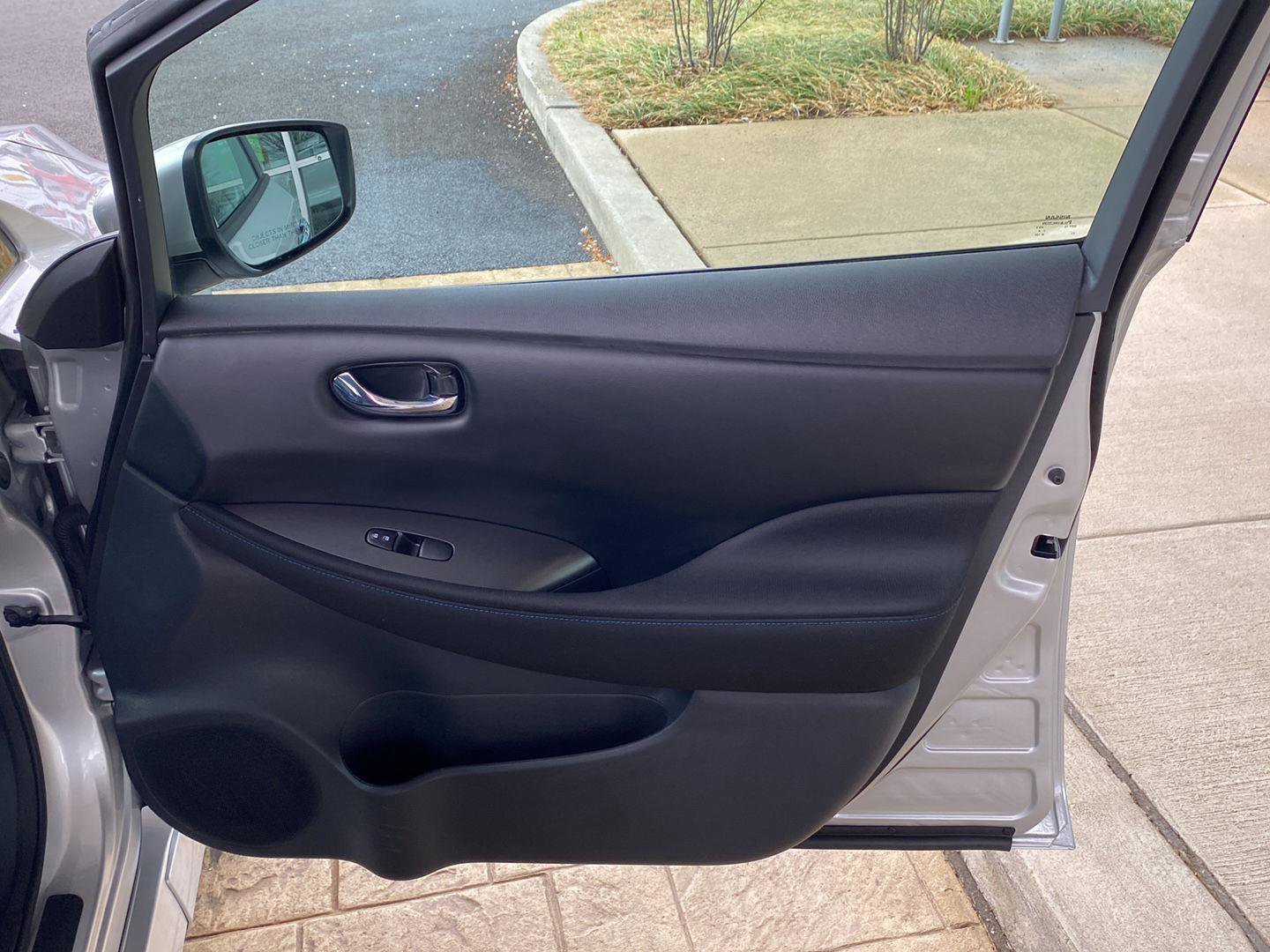 Certified 2023 Nissan Leaf S image 18