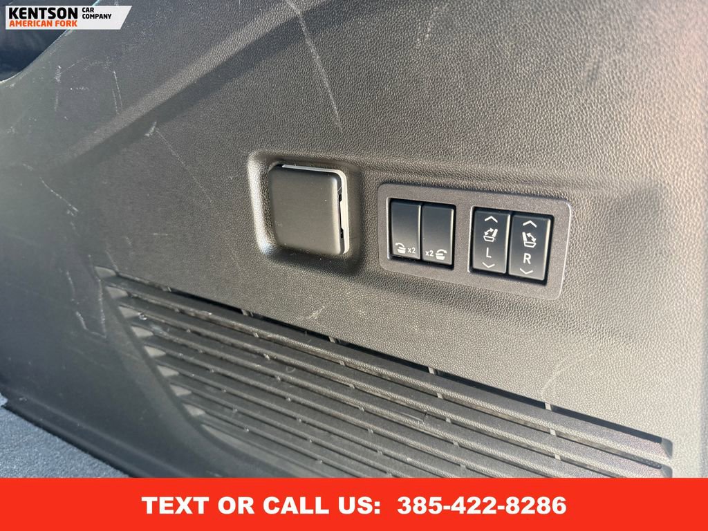 Used 2025 Chevrolet Suburban LT w/ Comfort Package image 39