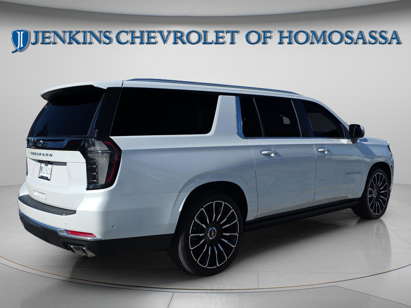 Used 2025 Chevrolet Suburban High Country image 3