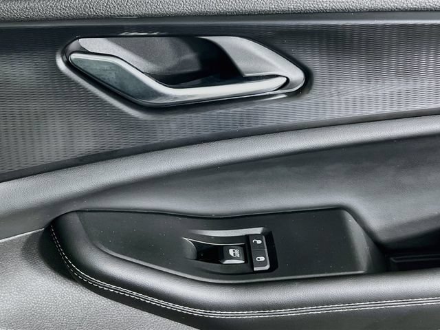 Used 2025 Jeep Grand Cherokee L Laredo RWD image 32