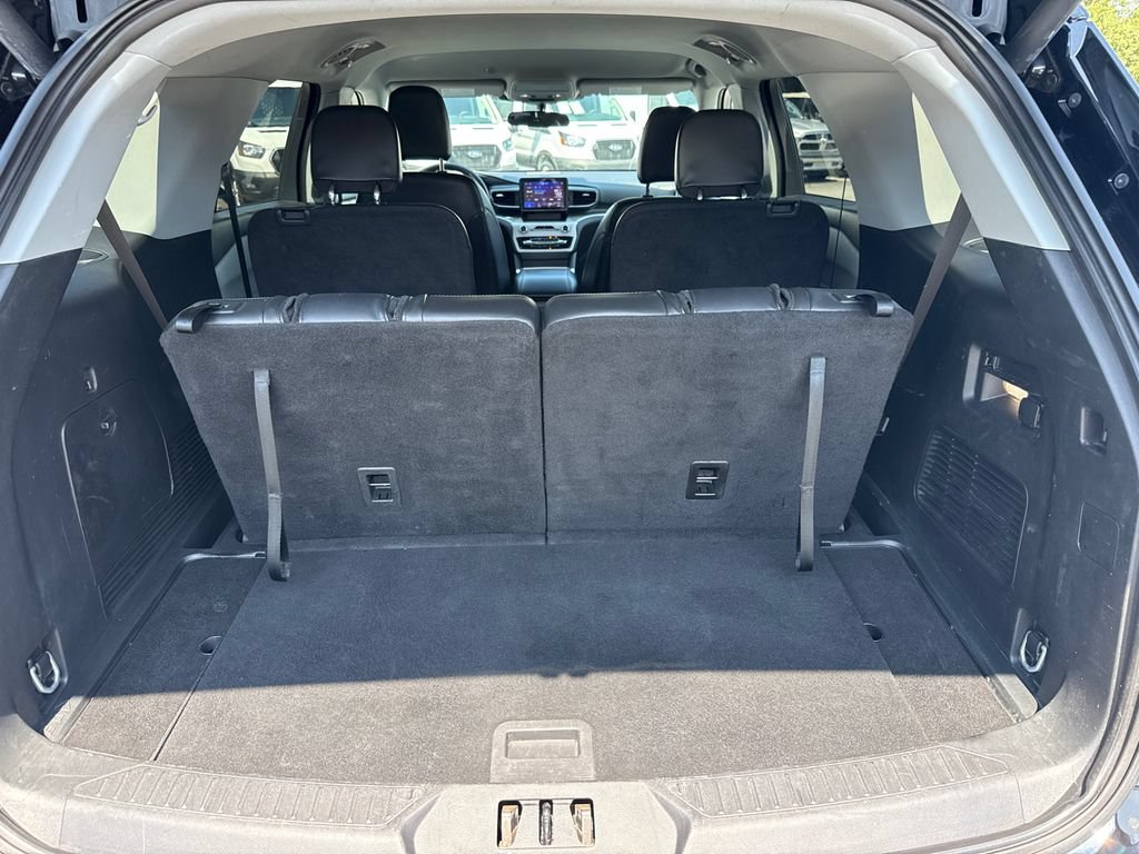 Used 2024 Ford Explorer XLT w/ Equipment Group 202A AWD/4WD image 19