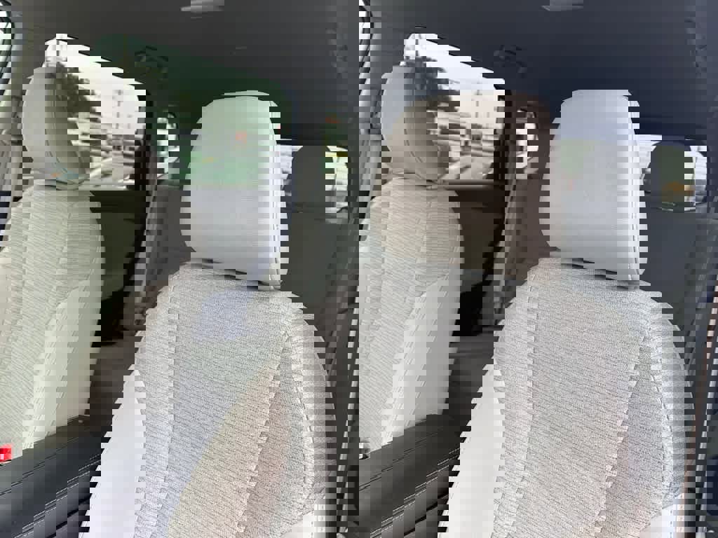 Used 2023 Nissan Rogue SV image 16