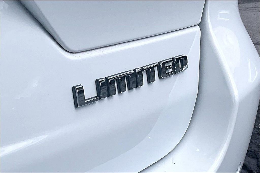 Used 2022 Jeep Grand Cherokee Limited image 8