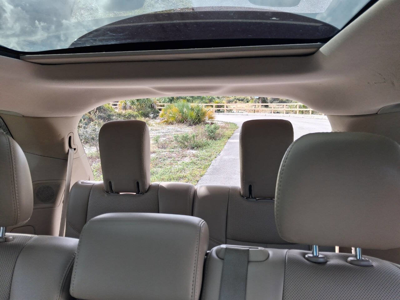 Used 2015 Nissan Pathfinder Platinum FWD image 24