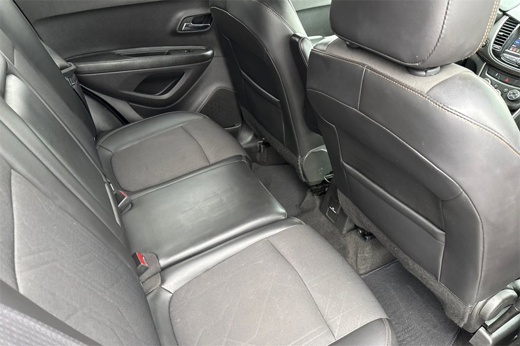 Used 2022 Chevrolet Trax LT w/ Midnight Edition image 21