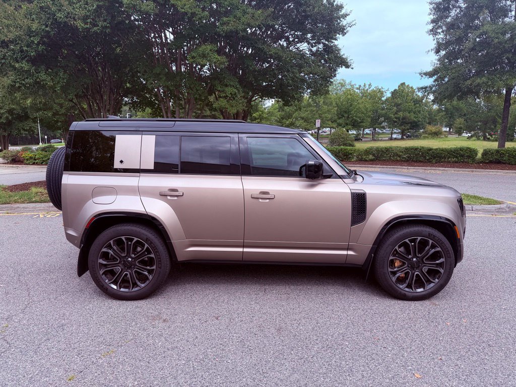 Used 2026 Land Rover Defender 110 OCTA AWD/4WD image 19