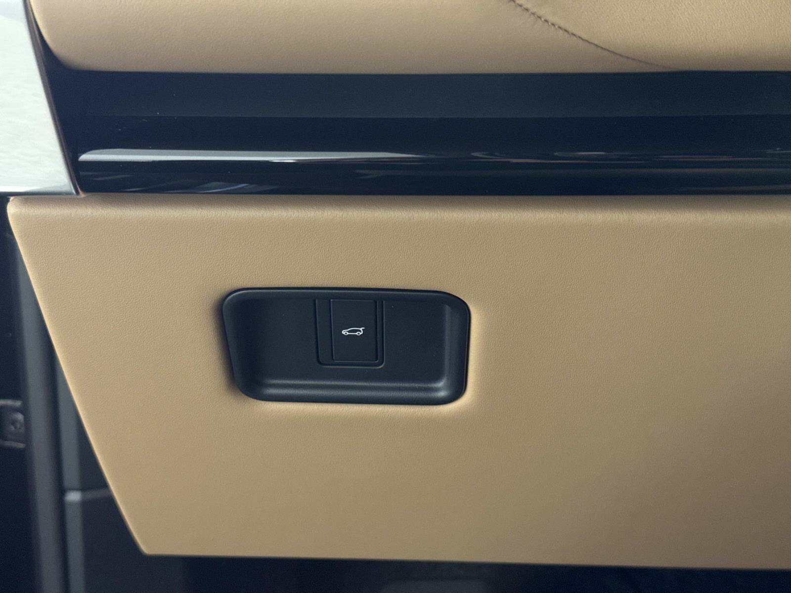 New 2026 Land Rover Range Rover Autobiography AWD/4WD image 35