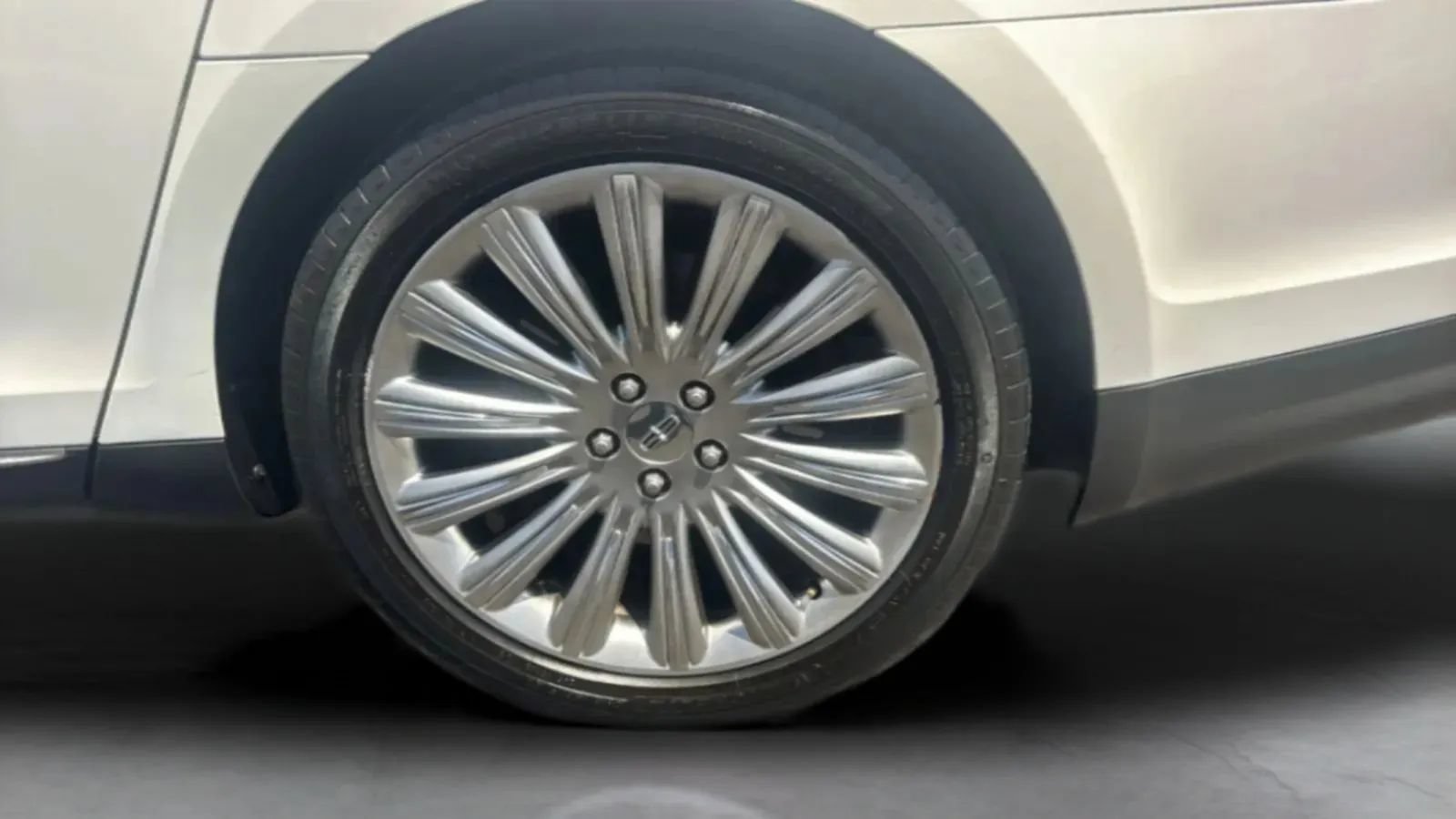 Used 2014 Lincoln MKS w/ Equipment Group 101A FWD image 30