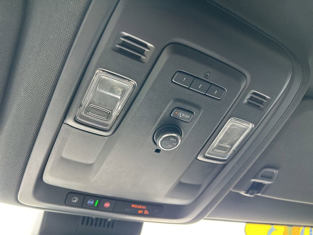 Used 2023 GMC Yukon SLT image 40