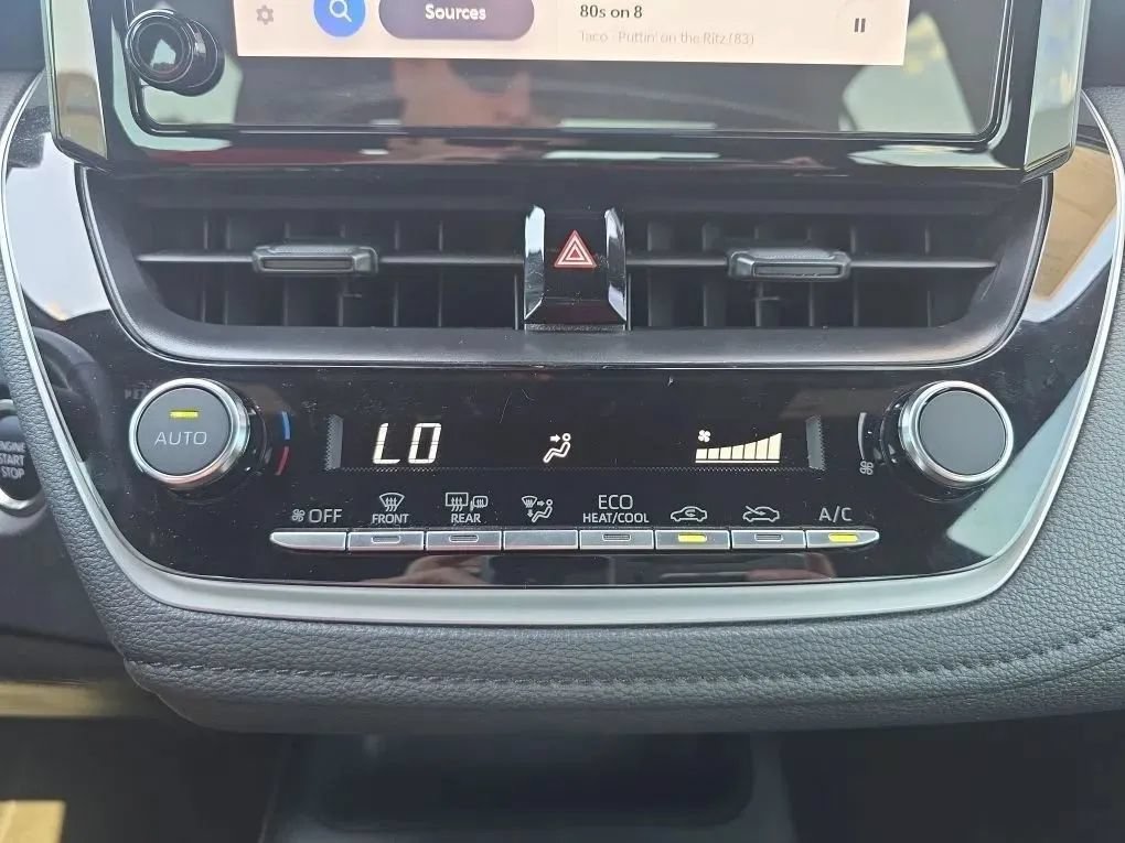 Used 2025 Toyota Corolla SE FWD image 29