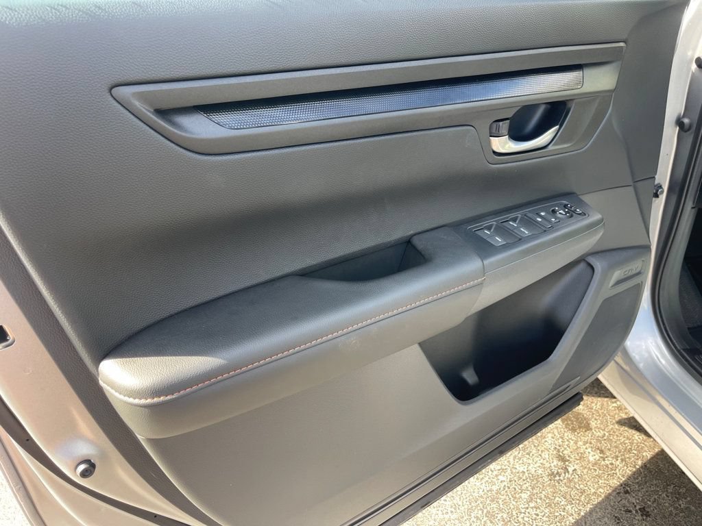 Used 2025 Honda CR-V Sport image 11