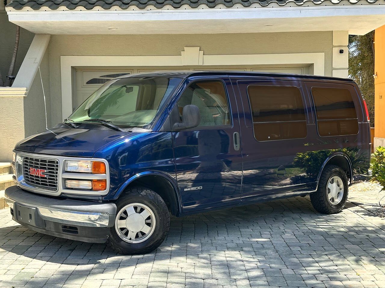 Used 2000 GMC Savana 1500 w/ Marketing Option Pkg 1SE RWD image 4