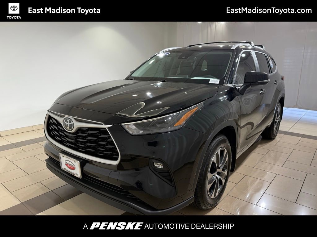 Used 2023 Toyota Highlander XLE FWD image 1
