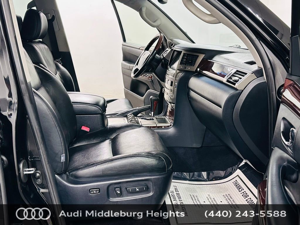 Used 2013 Lexus LX 570 4WD w/ Luxury Pkg w/Pre-crash image 8